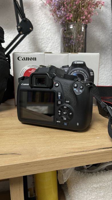 Продам Canon EOS 1200D