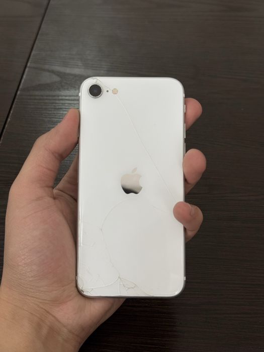 Продам Iphone Se 2020