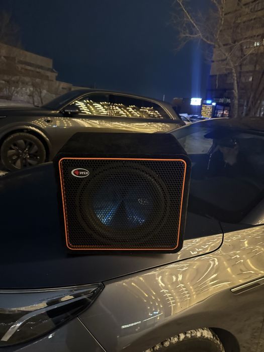 Продам саббуфер срочноо