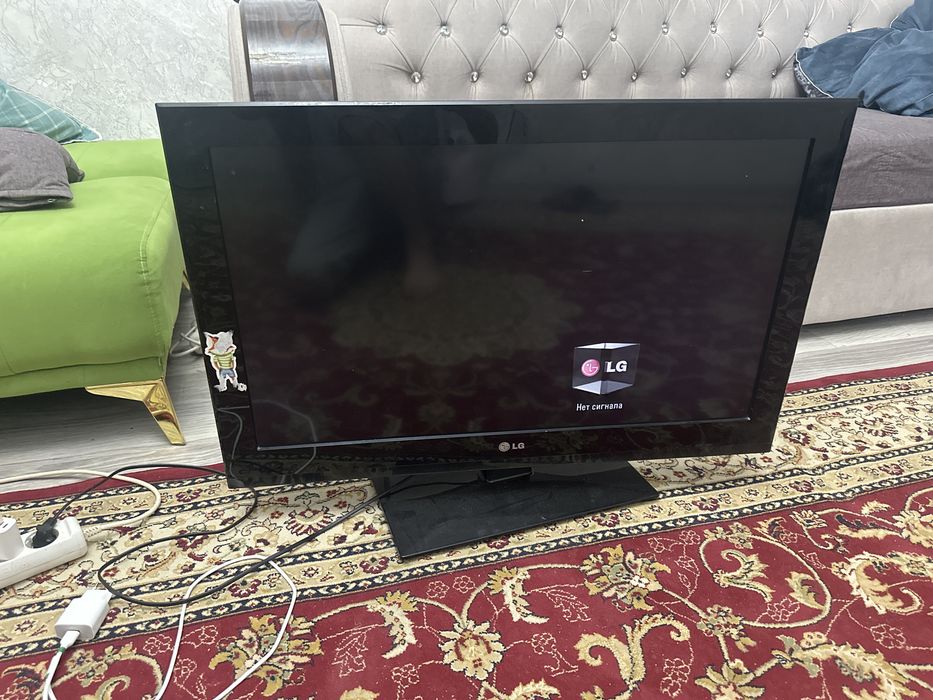 Телевизор LG с пултом