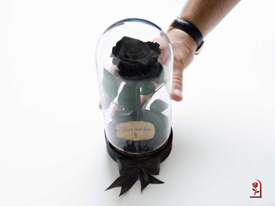Уникален Подарък за Жена за Рожден ден / Жива Черна Вечна Роза в купол