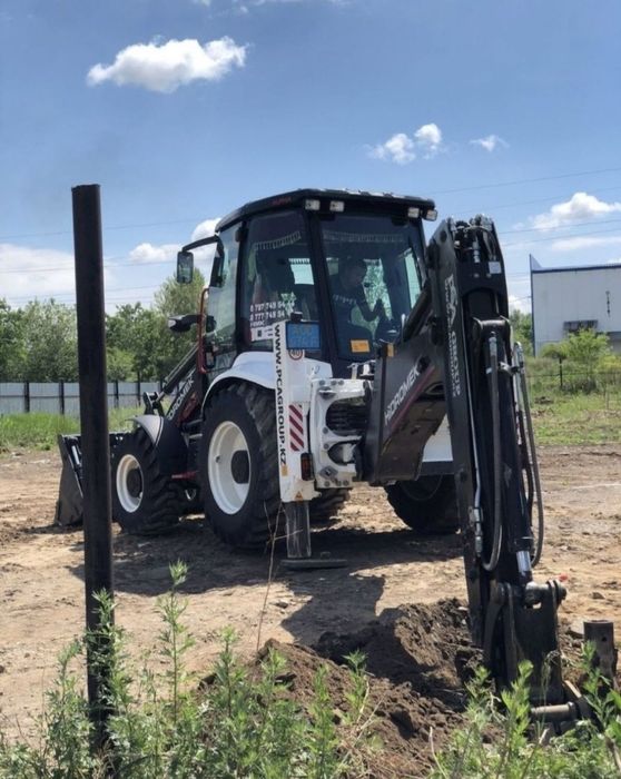 Экскаватор погрузчик 3в1 трактор