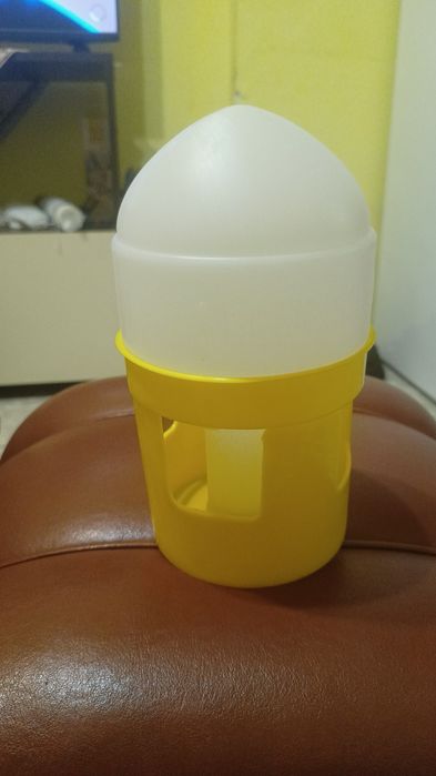 Глинени поилки хранилки за птици,гълъби папагали, пилета кокошки зайци