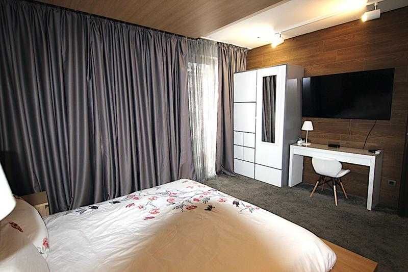 Продава се Тристаен апартамент в София, Гео Милев - 100 кв.м за 1850 €/кв.м - Снимка #1