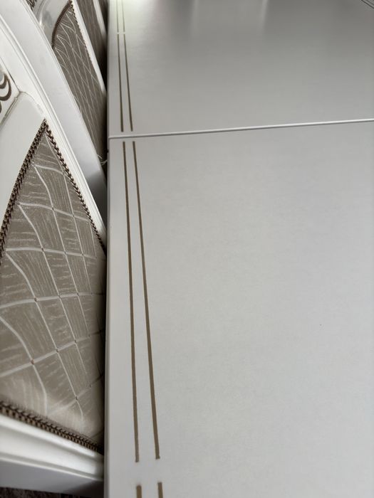 Стол со стульями