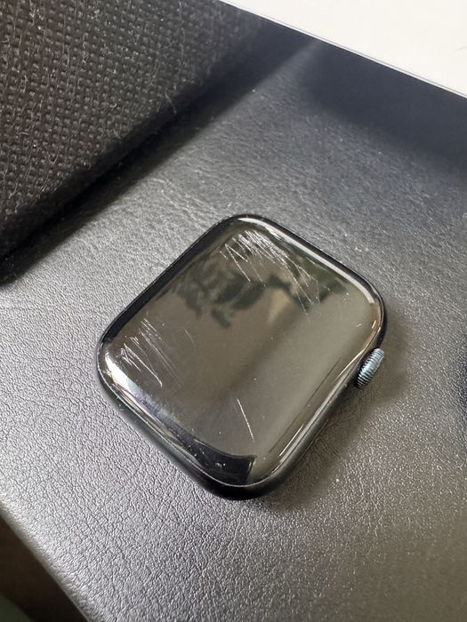 Полиране на дисплеи за iPhone и Apple Watch