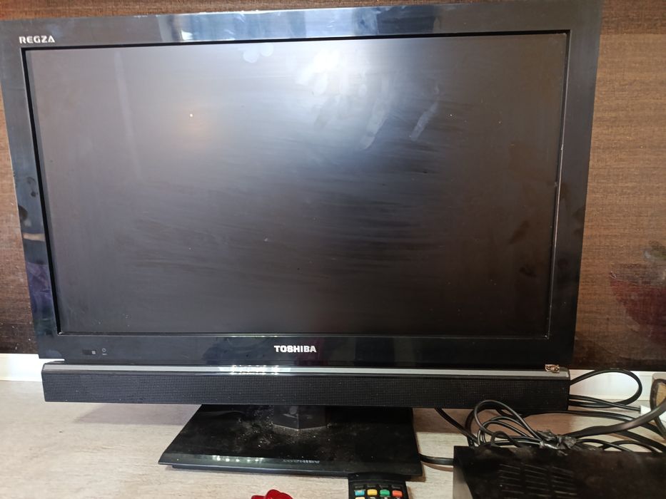 Televizor sotiladi tuner pult kabellari bilan birga