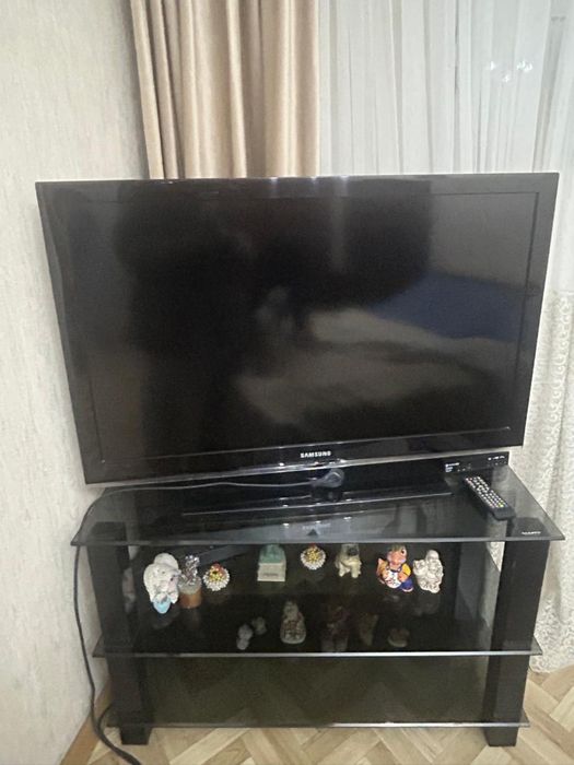 Телевизор марки Самсунг