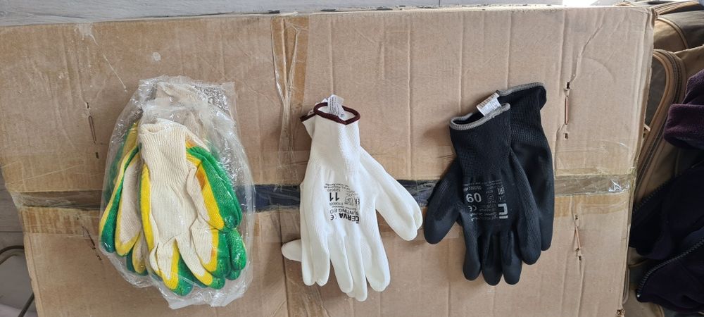 Продажа перчаток.