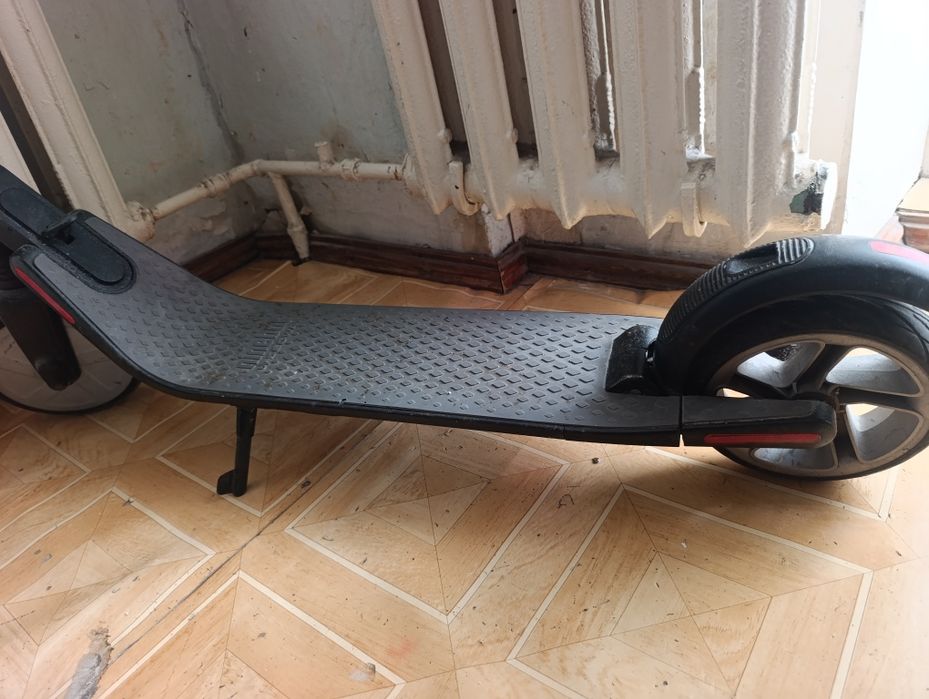 Продам электросамокат ninebot .