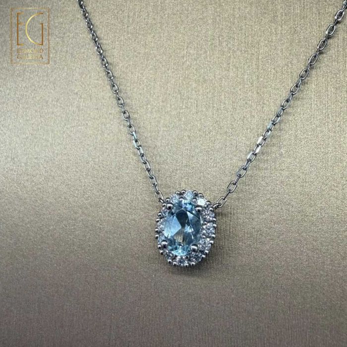 Colier din aur alb, decorat cu acvamarin și diamante, realizat de atelier din Padova, Italia
