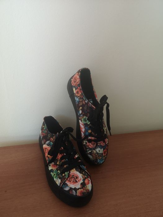 Кецове на цветя с лека платформа