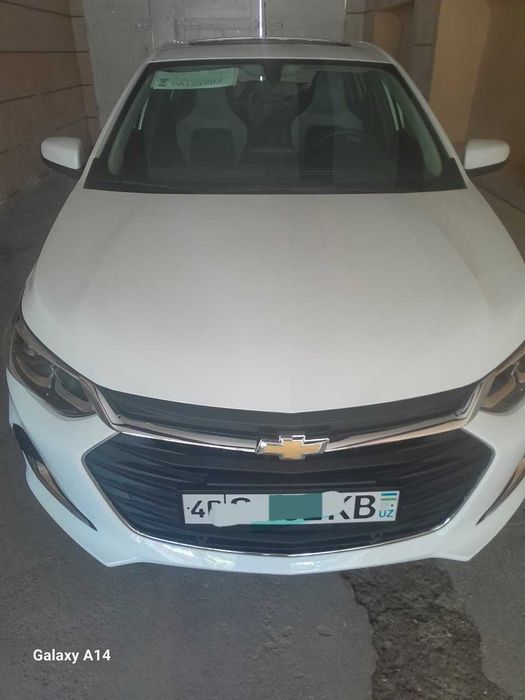 Chevrolet Onix Premier 2