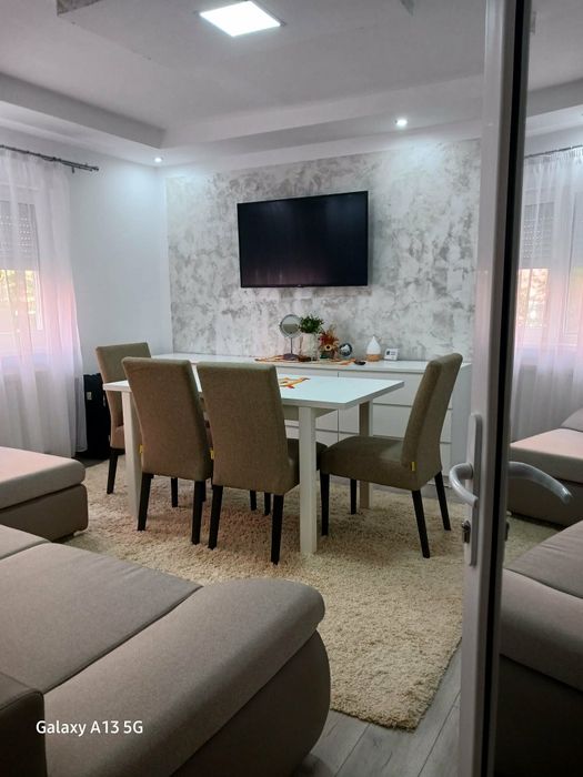 Vând apartament cu doua camere Vitrometan strada Alba Iulia
