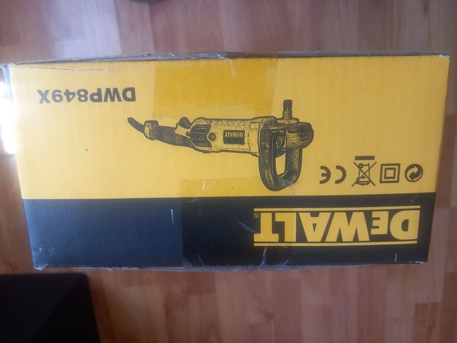 Masina de polisat auto Dewalt nouă