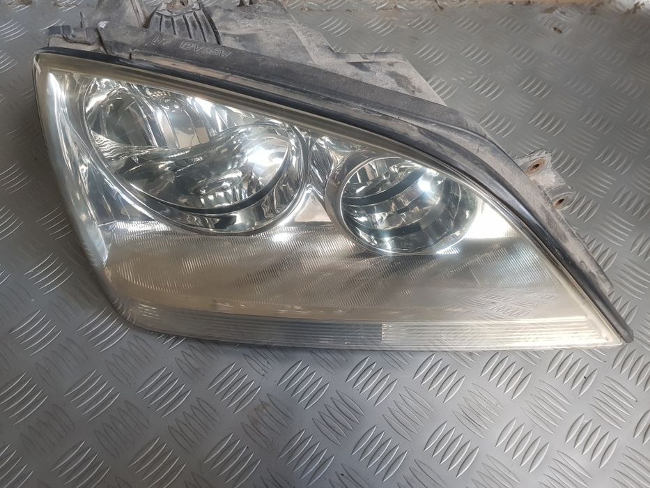 Оригинален Десен фар за Kia Sorento Киа Соренто от 2002 до 2009