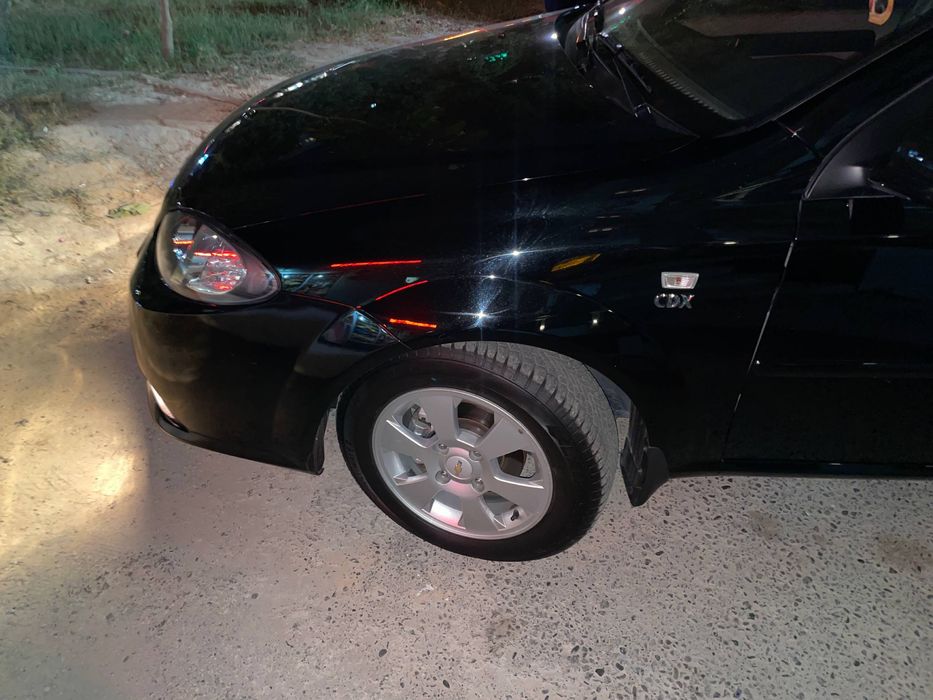 автомобиль лачетти