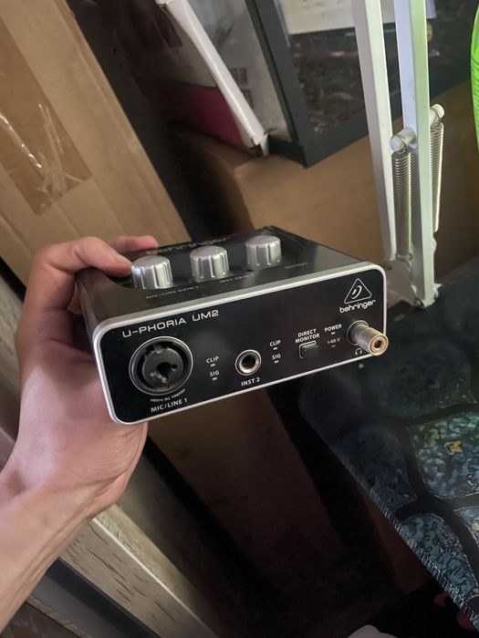 Behringer U-Phoria um2 внешняя звуковая карта