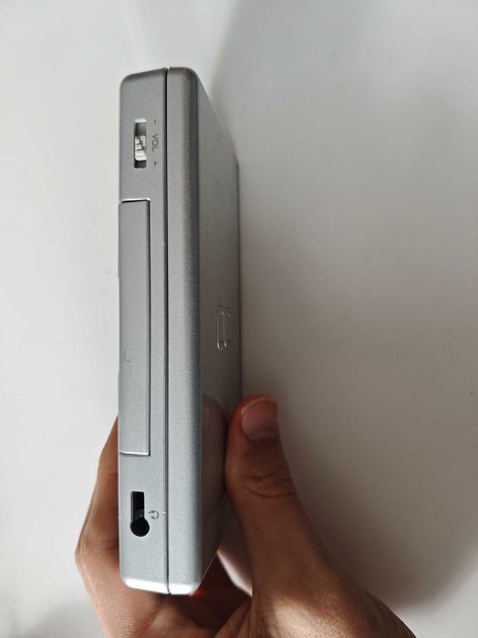 Nintendo DS Lite - качени много игри