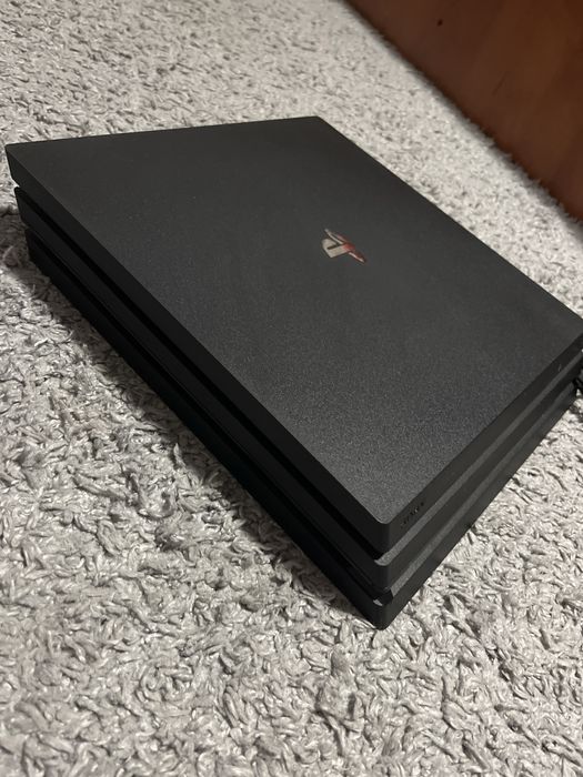 Vând ps4 pro 1 tb,funcțional nu are nicio problemă