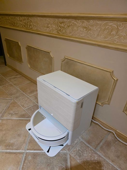 Бяла прахосмукачка робот iRobot Roomba Max 705 Combo + AutoWash Dock с докинг станция за сухо и мокро почистване, бял