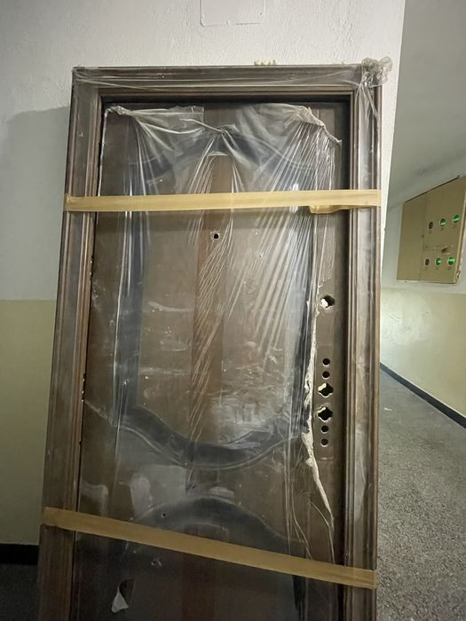 Входна врата с каса