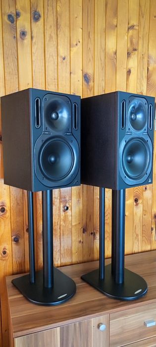 Behringer Truth B2031P пасивни тонколони