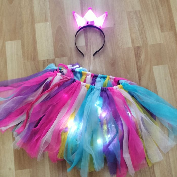 Fustiță cu luminițe curcubeu