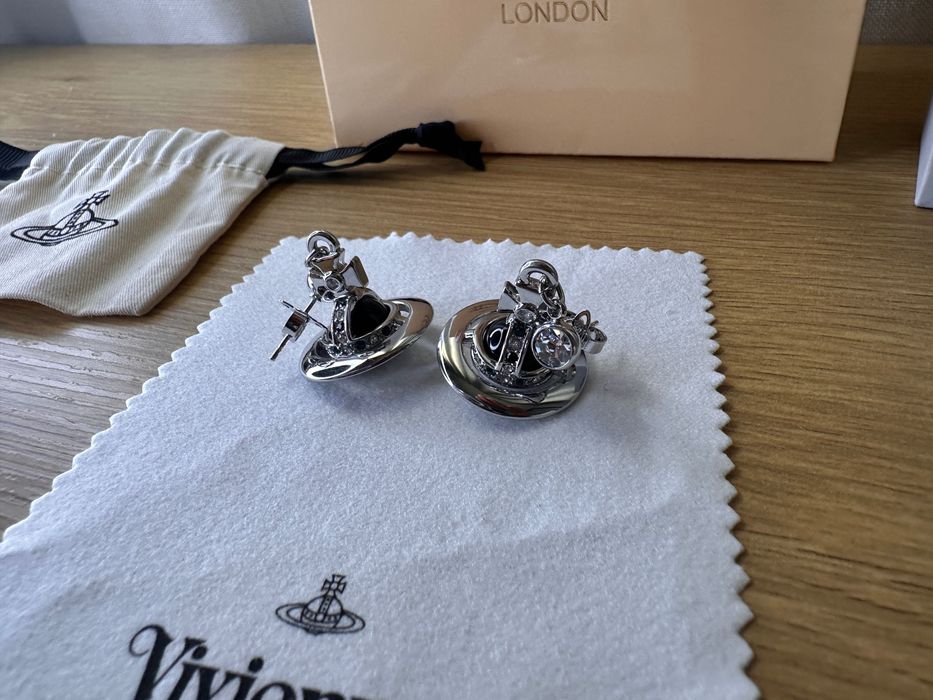 Cercei Vivienne Westwood ”world’s end orb”, bilă neagra + argintiu