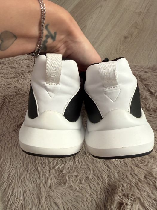 GUESS Спортно- елегантни Маратонки