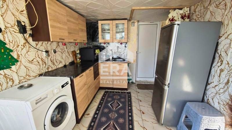 ЕКСКЛУЗИВНО! ЕРА ИмотиТе предлага за продажба Къща с дворно място, с.