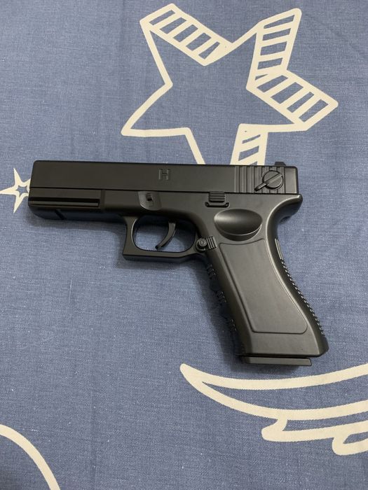 Продам абсолютно новый glock 17 6mm полностью метталичечкий