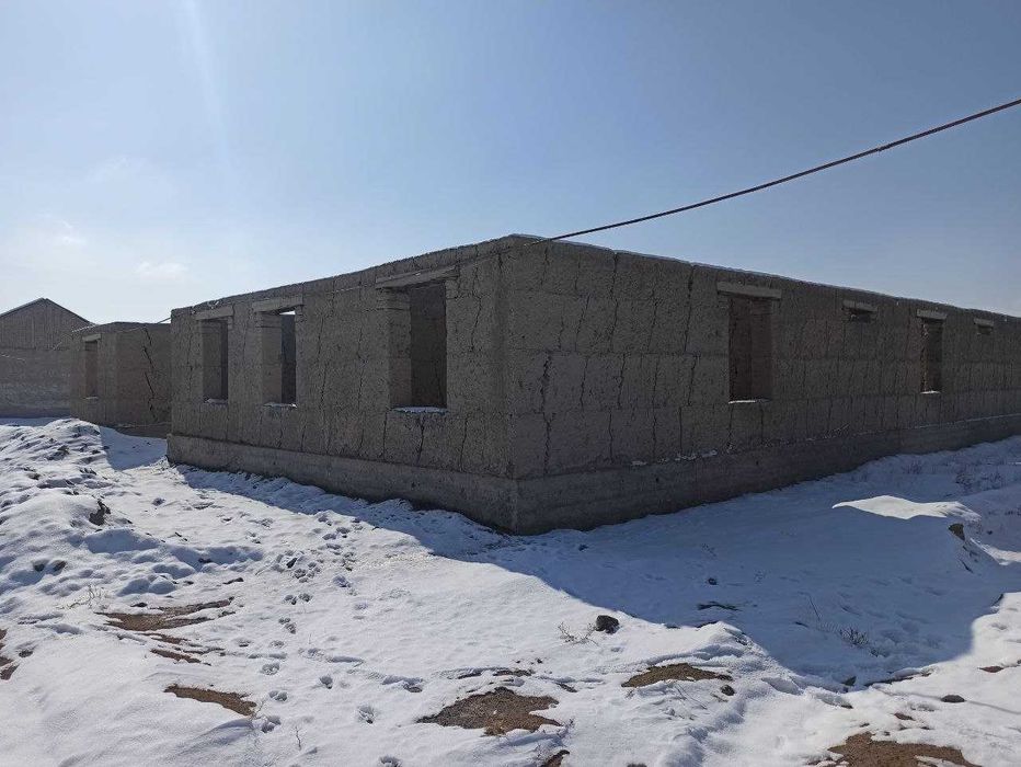 Hovli -joy sotiladi 8 sotix Navoiy viloyati Hazora qilshlog'i (9uy)