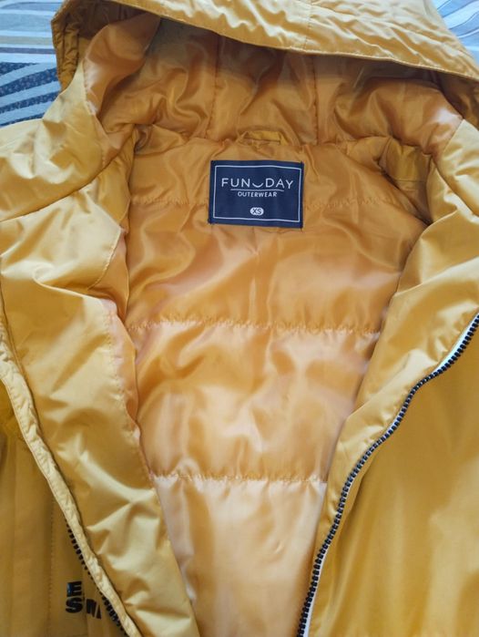 Продам осеннюю куртку на мальчика