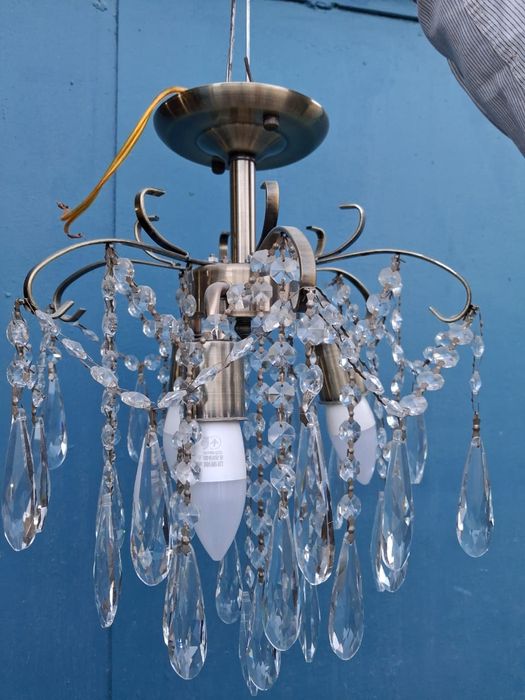 Продаются люстры