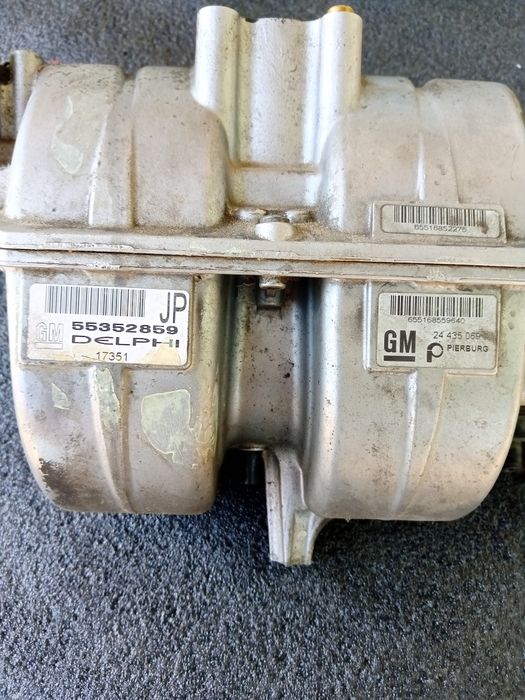 Vând galerie admisie Opel Astra h 1.6 benzina  cod  motor Z16Xep