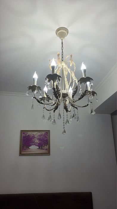 Люстра для зала и спальни