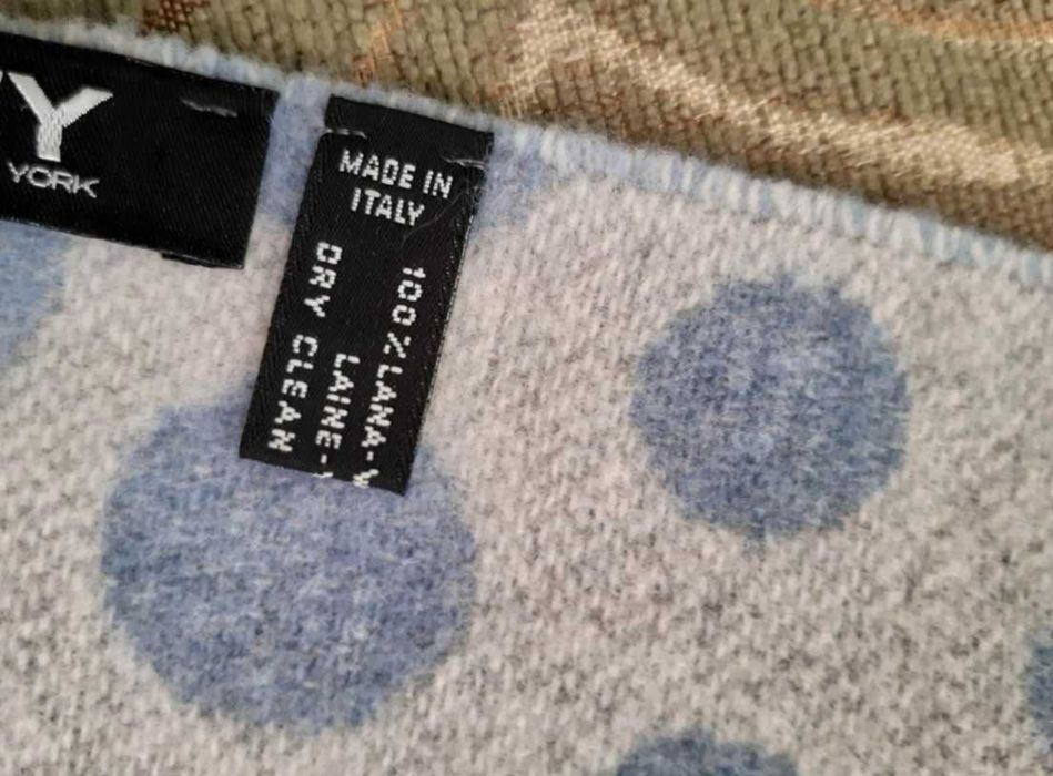 Оригинален вълнен шал DKNY 20 евро