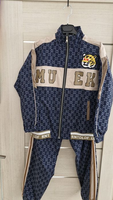 Спортивный костюм на мальчика.