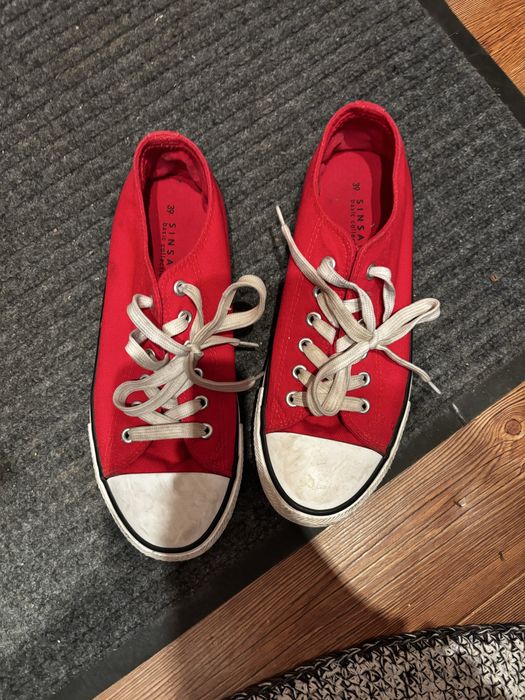продам красные кеды