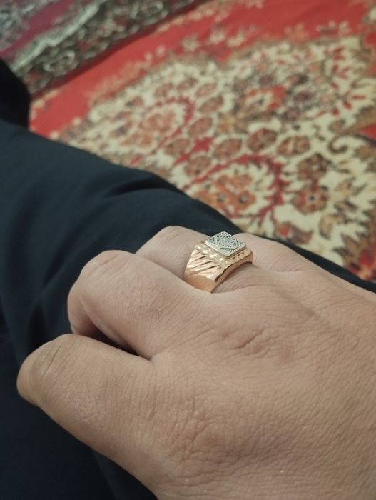 Продам золотой перстень