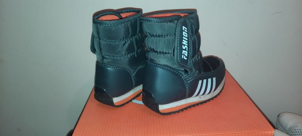 Продается детские угги и дутики на мальчика