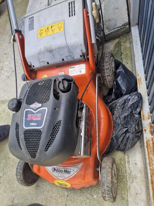 Masina de taiat iarba pe benzina EMAK motor BRIGGS 4CP CU COS PERFECTA