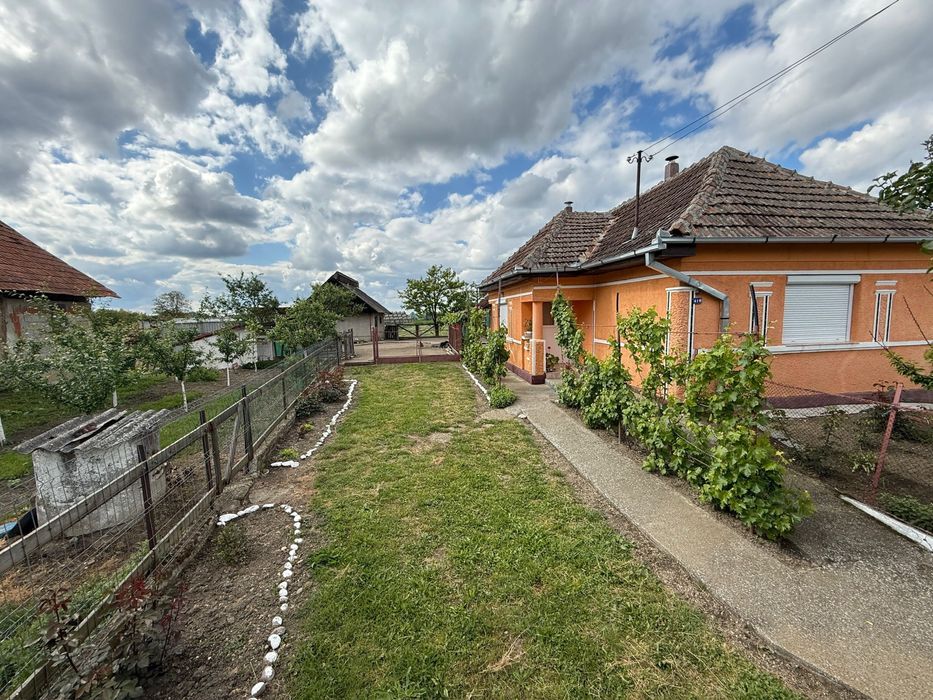 Ofer spre vanzare Casa + Teren 23 Ari in Comuna  Craidorolt