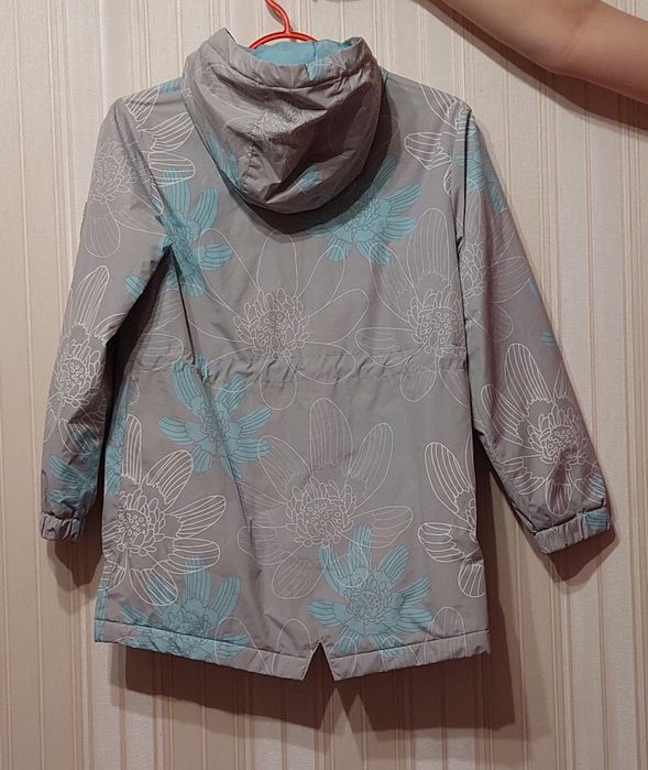 Куртка на девочку 8-9 лет