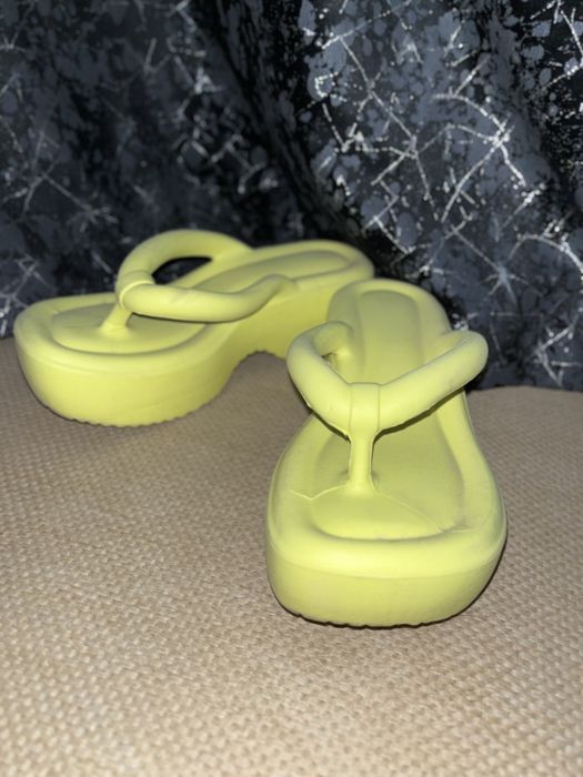 Продам за 2500 обувь в нормальном состоянии