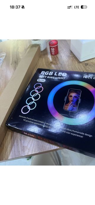 LED lampa blogerlik uchun