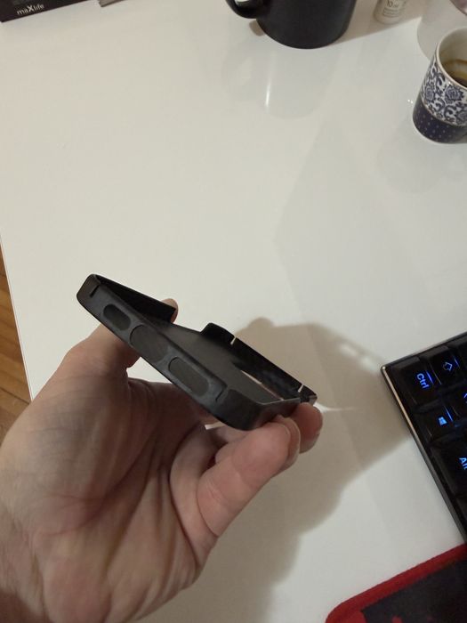 Vând husă Pitaka IPhone 14 Pro