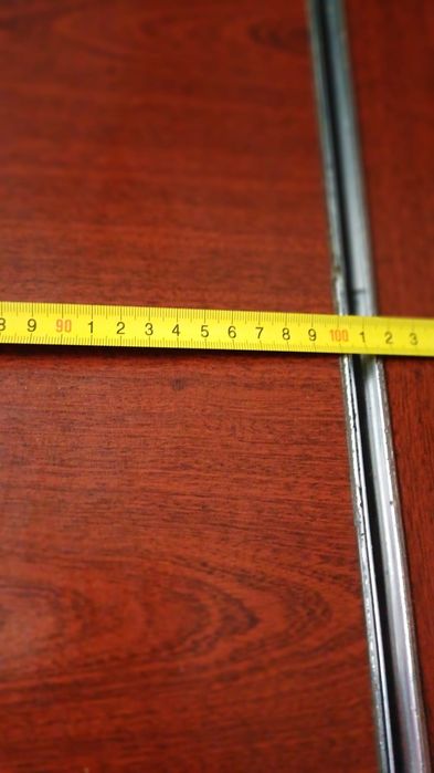 Mese de bar noi cu scaune separate