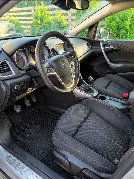 Opel Astra J Sports Tourer 2014 | 1.7 Diesel | Scaune / Volan ÎNCĂLZITE | Ambreiaj NOU